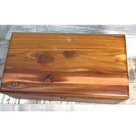 Lane Cedar Keepsake Box With Vintage Hinges & Locking Mechanism By Agel Corman F - Picture 4 of 6